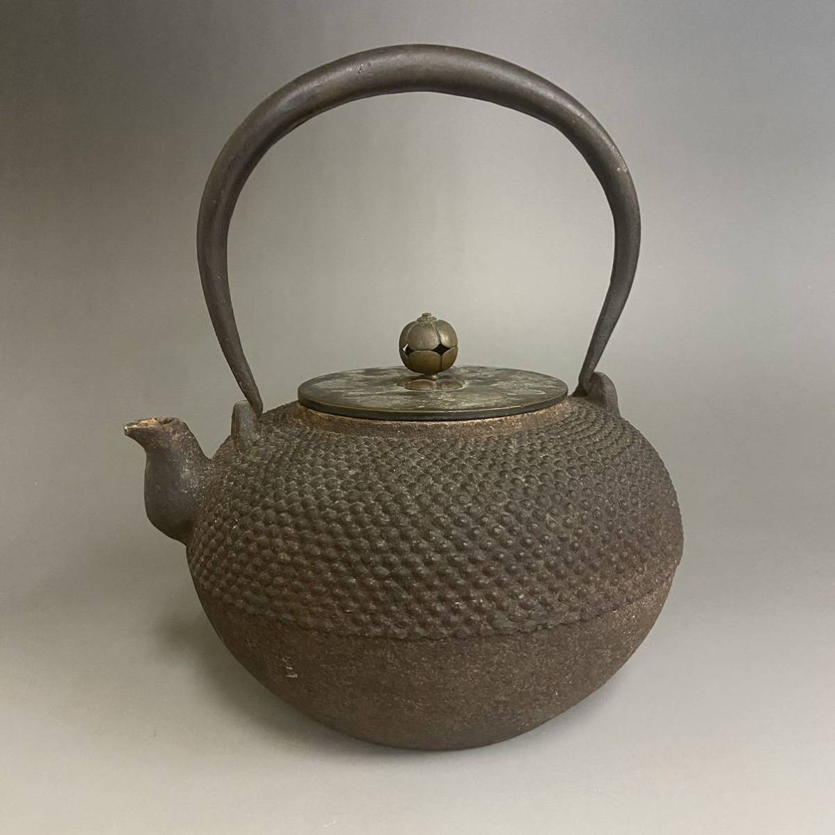 HOT，新品 【都屋】釜師 須藤浄義 「浜松地紋 真形釜」 釜鐶 茶道具