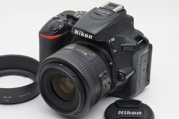  フジヤカメラ Nikon D5600 電池／充電器付き ＆ AF-S DX 35mm F1.8G ニコン デジタル一眼レフ 単焦点レンズキット(ニコン)｜売買されたオークション情報、yahooの商品情報をアーカイブ公開 - オークフ ニコン