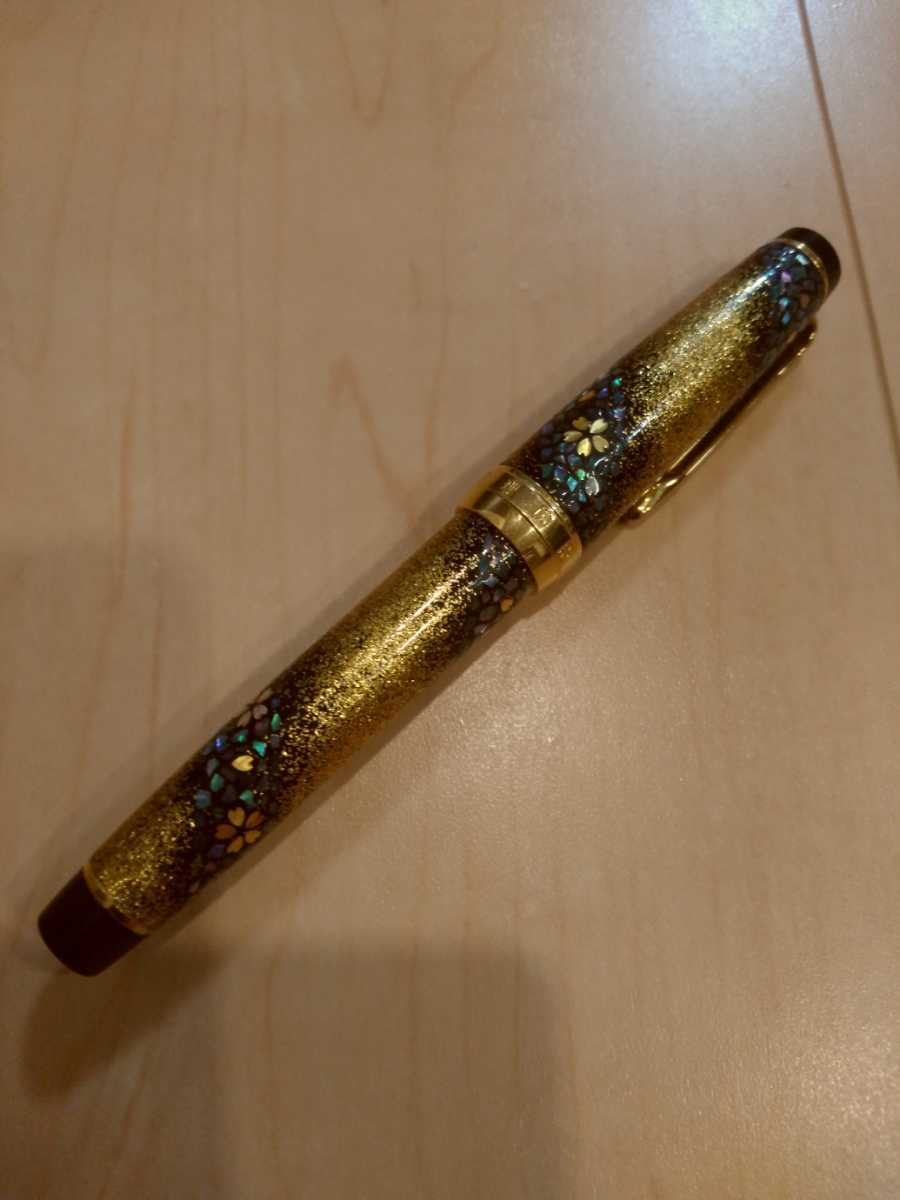 螺鈿蒔絵 桜流れ 特別慰労品 蒔絵万年筆 0 内閣総理 【美品】万年筆　内閣総理大臣特別慰労品 螺鈿蒔絵 桜流れ