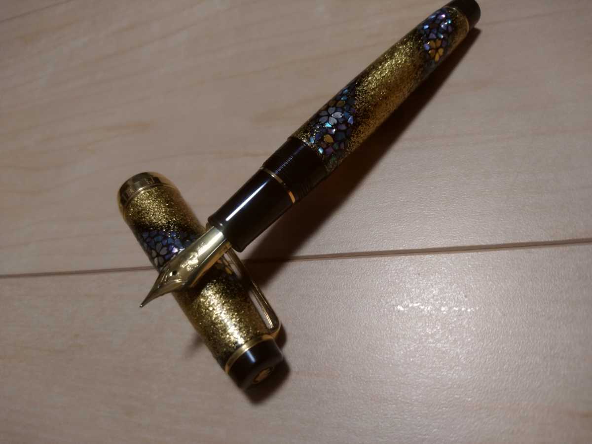 螺鈿蒔絵 桜流れ 特別慰労品 蒔絵万年筆 0 内閣総理 【美品】万年筆　内閣総理大臣特別慰労品 螺鈿蒔絵 桜流れ