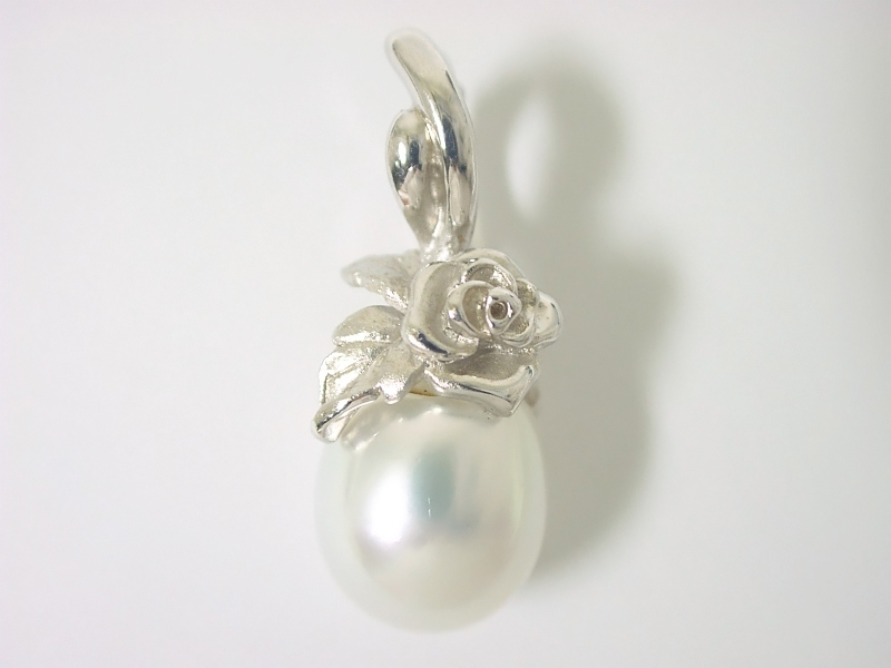 SILVER シルバー製 薔薇デザイン 白蝶真珠 ペンダントトップ