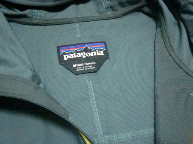 Patagonia パタゴニア メンズ レビテーション フーディ Mサイズ スリムフィット ソフトシェル 中間着 ミッドレイヤー タグ付き Beyondscent Ie