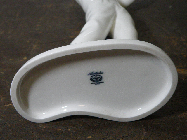 ノリタケボーンチャイナゴルファー像磁器置物