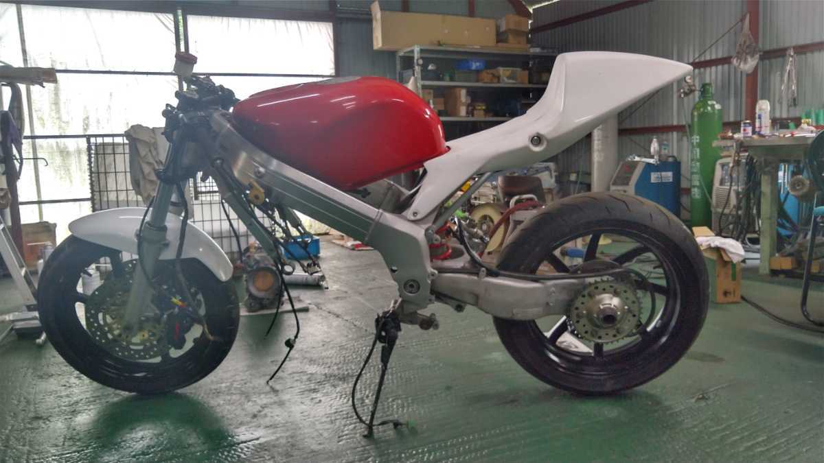 NSR250R シートカウル 83600-KV3-7010 R ［G0419］ NSR250R MC28 RS125 