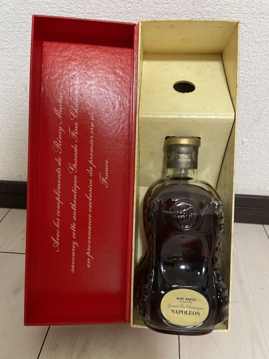REMY MARTIN COGNAC NAPOLEON 未開栓 古酒ですで味や質は保証出来かね