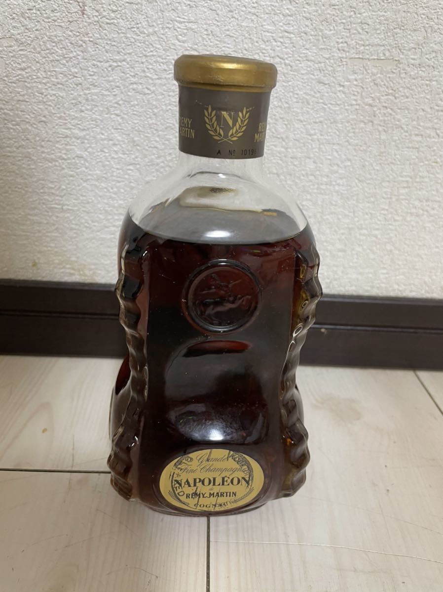 【美品・未開栓】REMY MARTIN NAPOLEON COGNAC REMY MARTIN COGNAC NAPOLEON 未開栓 古酒ですで味や質は保証出来かね
