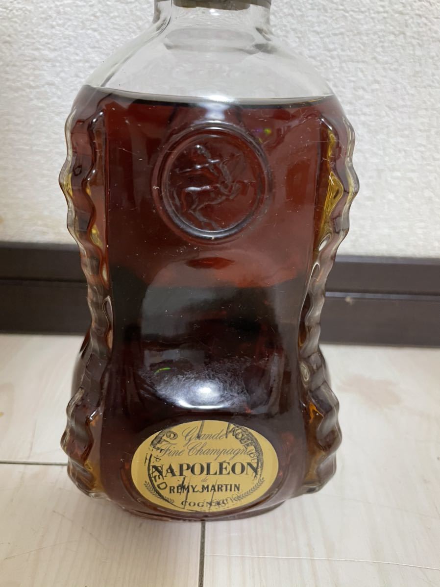 REMY MARTIN COGNAC NAPOLEON 未開栓 古酒ですで味や質は保証出来かね