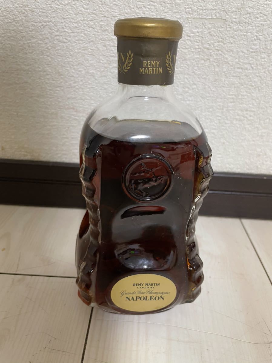 REMY MARTIN COGNAC NAPOLEON 未開栓 古酒ですで味や質は保証出来かね