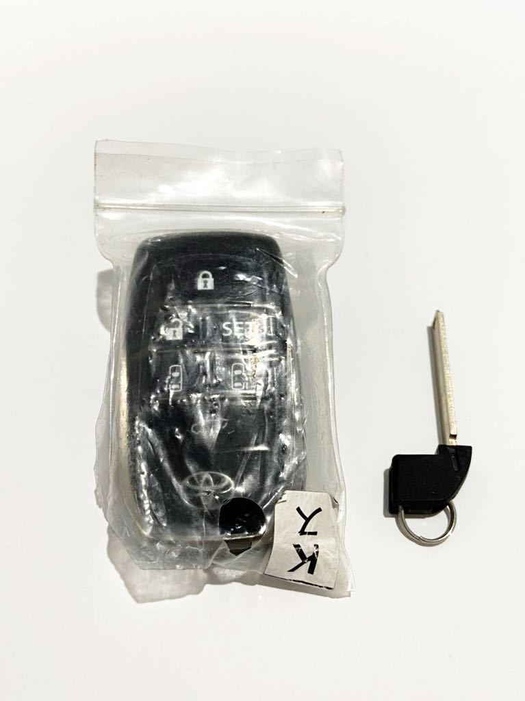 トヨタ純正スマートキー アクア・プリウス2ボタン中古品4個 スマート