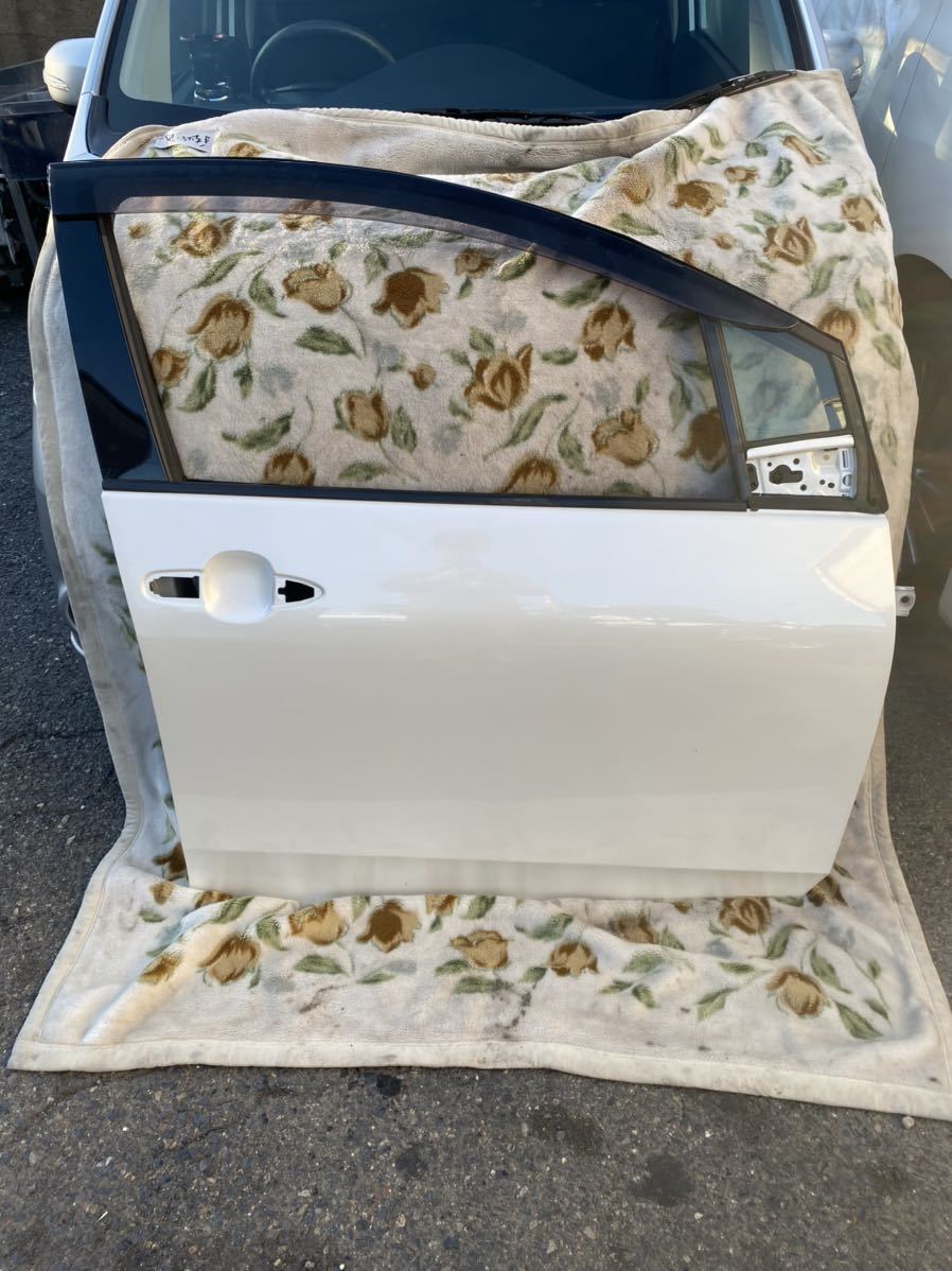 安い，お買い得 綺麗 トヨタ プリウス ZVW50 ZVW51 ZVW55 運転席ドア 右フロントドア フロントドア ドア単体 白 ホワイト 070 498563(サイド)｜売買されたオークション情報、yahooの商品情報をアーカイブ公開 - オー トヨタ用