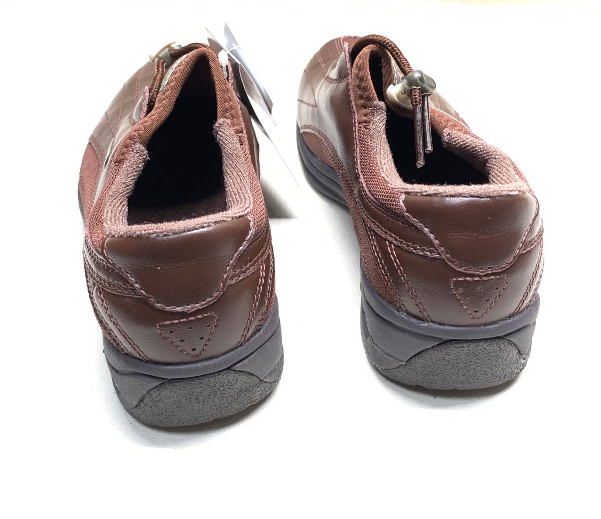 新品 未使用☆Mizuno ミズノ スニーカー サイズ 22.5㎝ 3E フリー