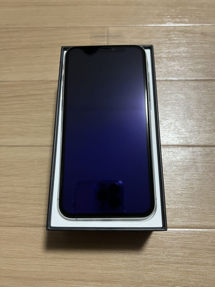 1円 美品 iPhone 11 Pro 64GB シルバー 付属品完備 docomo SIMロック
