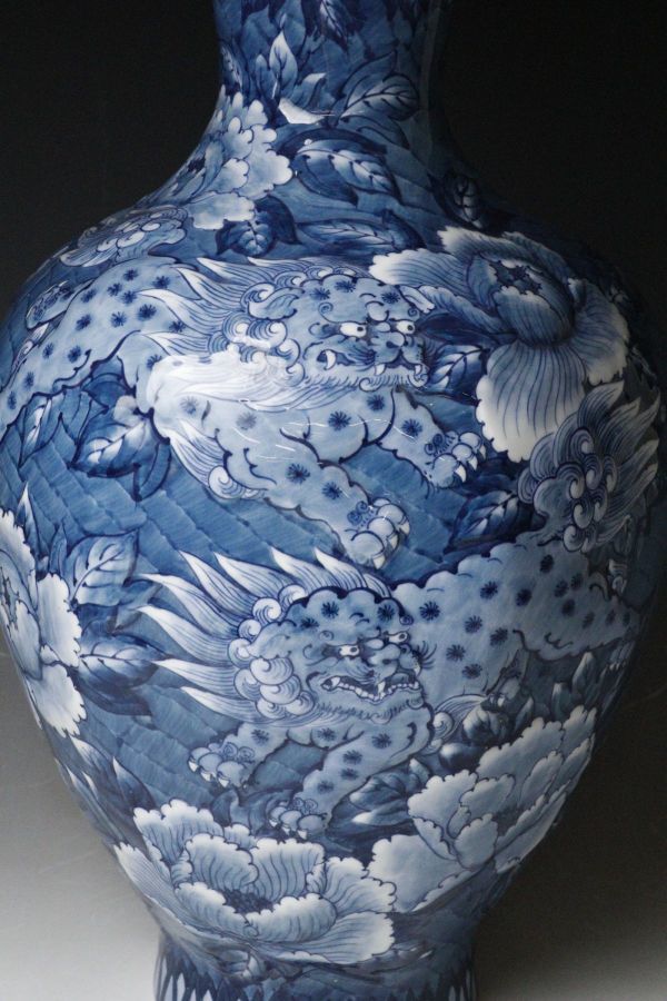LIG】有田焼 耕右衛門作 染付 盛上牡丹獅子図大花瓶 特大55㎝ 花器 飾