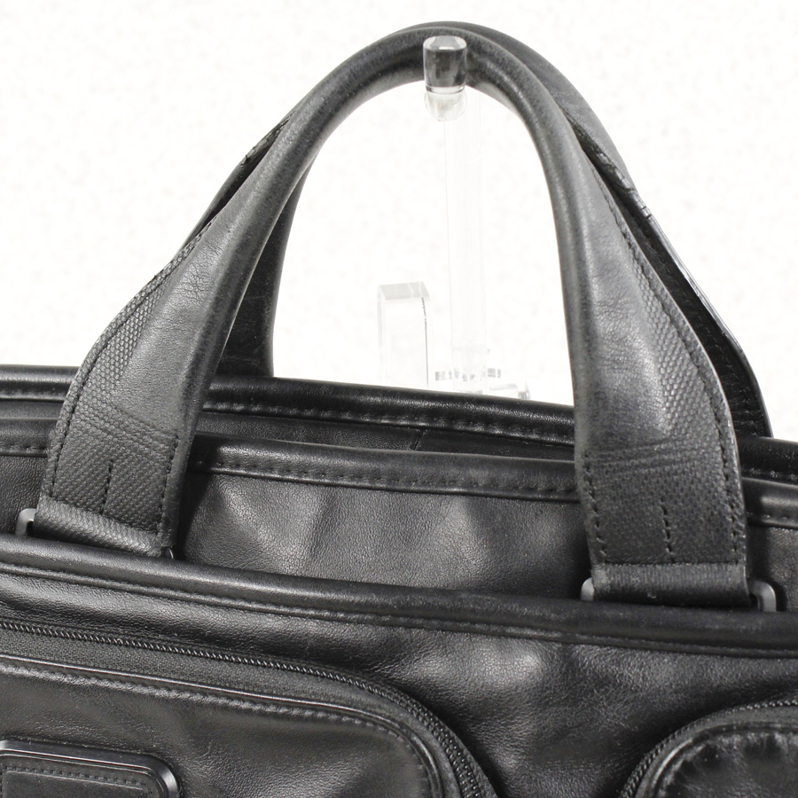 相場価格￥102，000- 美品 TUMI トゥミ 96114D2 ALPHA2 牛革 