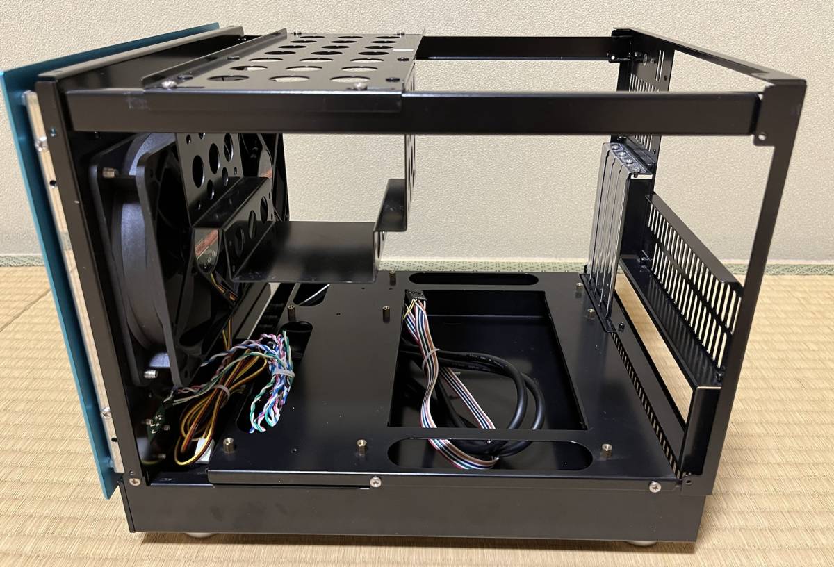Abee acubic B10 ACE-B10 [アクアブルー]Blu-ray abee acubic B10 アクアブルー Micro-ATX キューブ型ケース ACB-B10-AQ