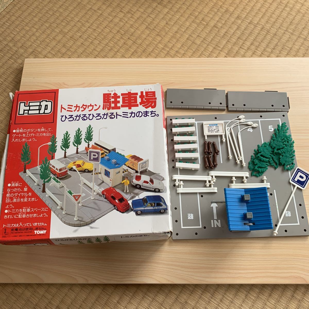 d*2様 TOMYトミカタウン　駐車場　旧規格 トミカタウン 駐車場 トミカ 箱付きTOMY 旧トミカタウン トミカタウン
