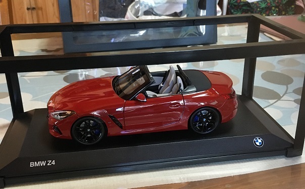 【純正 1/18スケール  Z4 ミニカー】 純正 1/18スケール Z4 ミニカー】 ☆BMW 純正☆ ミニカー 1/18 Z4 BMW 1