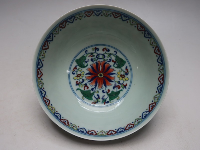 中国古美術品　清の雍正時代　粉彩花文皿　本物保証 集】111830粉彩碗 花草文絵 大清雍正年製款 中国清時代美術焼物 放下