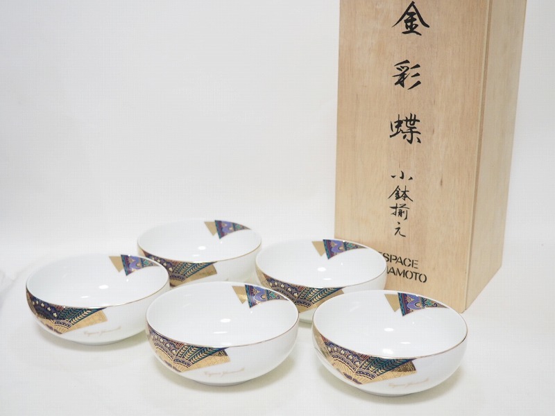 B0427 金彩蝶 小鉢揃 木箱付 ☆ 直径12.3㎝ 和食器 茶道具 茶懐石 茶事 会席道具 懐石道具 鉢 小鉢 向付 5客揃 セット 磁器 美品 良品 無傷