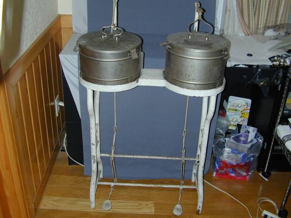 ☆昭和レトロ アンティーク 医療器具　消毒ガーゼ缶＆缶スタンド