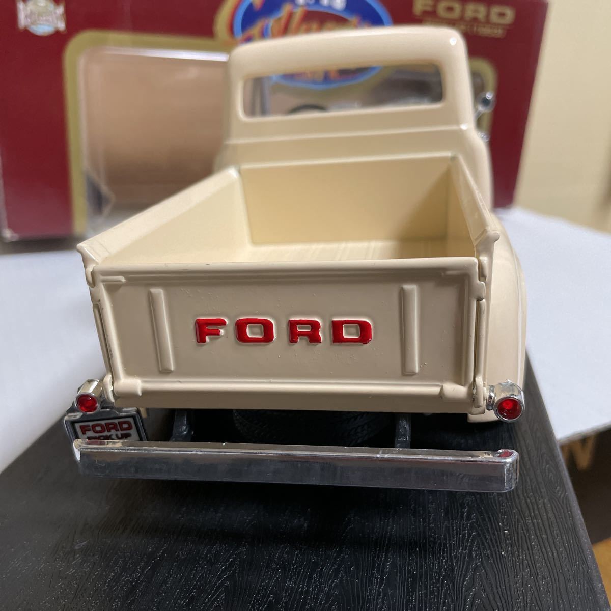 1/18 FORD PICK UP FORD F100 1953 アイボリー フォード F100