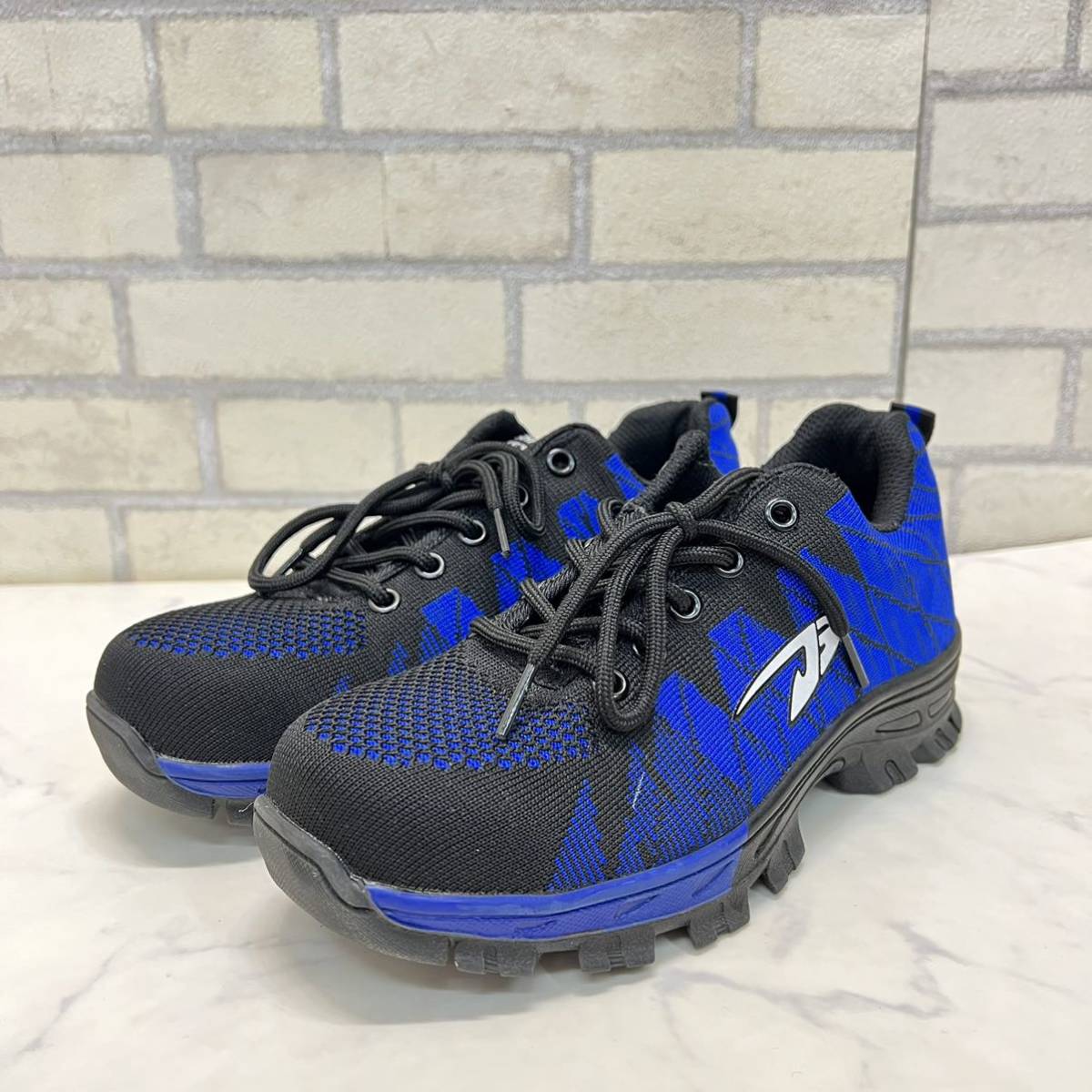 安全靴 スニーカー型 ブルー ブラック 黒 青 レディース サイズ37 約23 5 23 5cm 売買されたオークション情報 Yahooの商品情報をアーカイブ公開 オークファン Aucfan Com