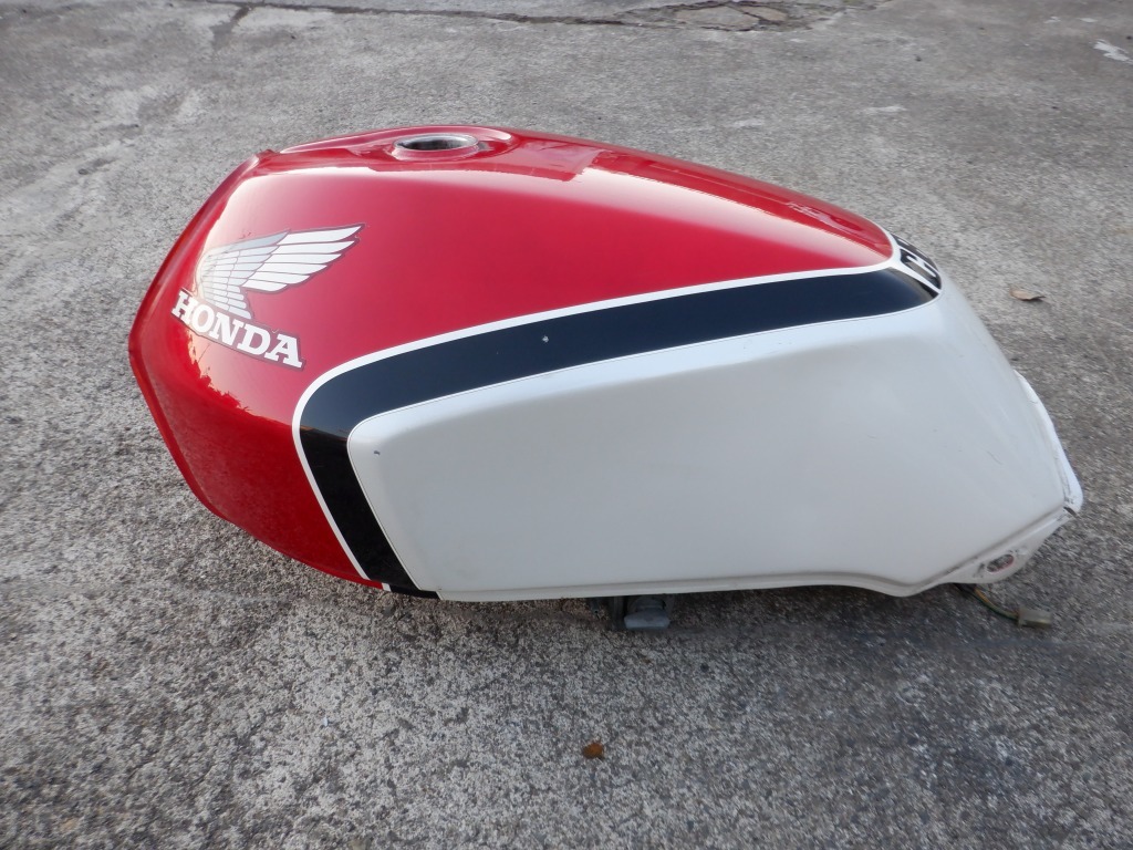  CBX400F 純正燃料タンク 赤/白 コック センサー付き 目立つ凹み 錆無し NC07 CBX550F PC04(ホンダ用)｜売買されたオークション情報、yahooの商品情報をアーカイブ公開 - オークファン ホンダ用