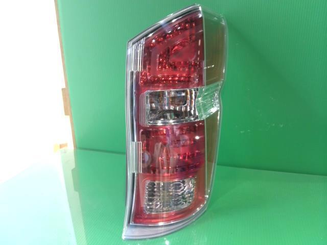 ステップワゴン DBA-RK1 右テールランプ テールレンズ NH624P 33500