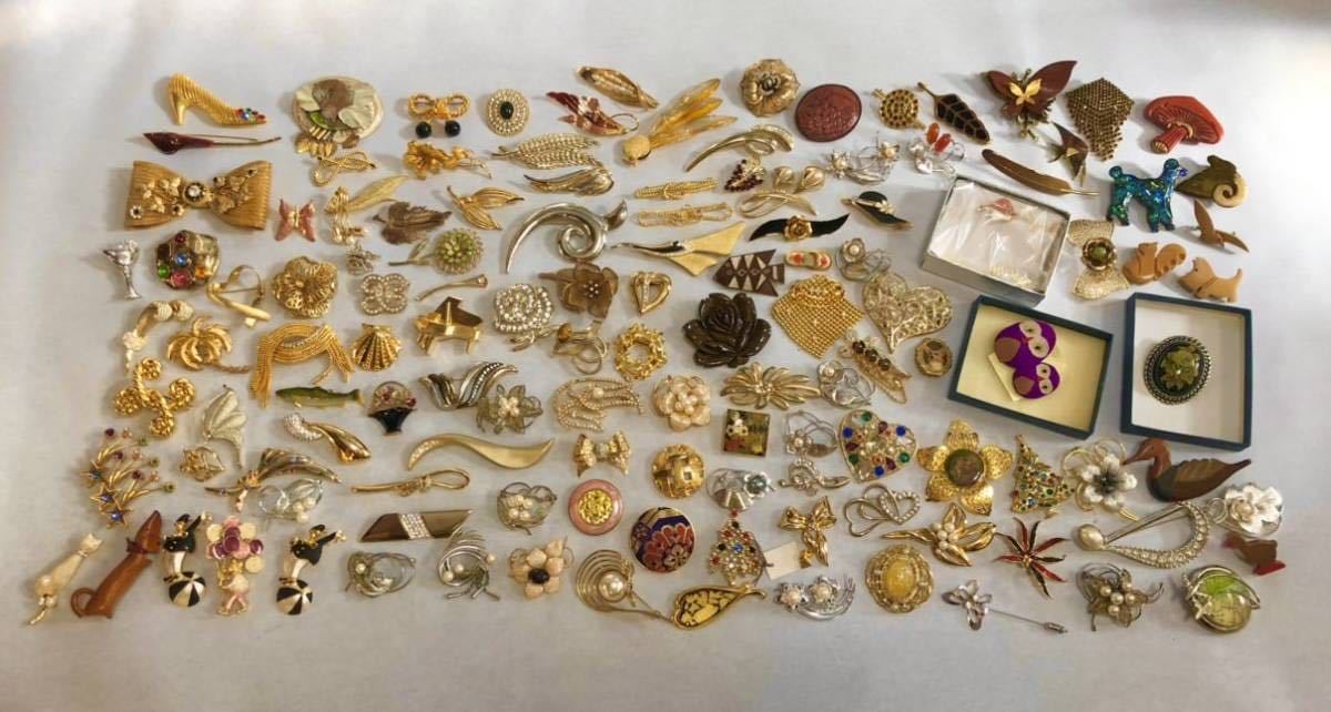 ヴィンテージ ブローチ 130個 大量 豪華 特殊 ゴージャス ゴールド