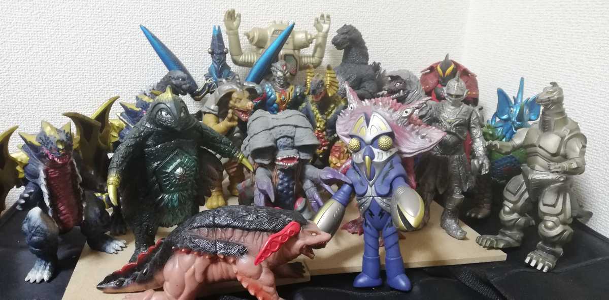 ウルトラマン ゴジラ 怪獣 ソフビ 大量(ウルトラマン)｜売買されたオークション情報、yahooの商品情報をアーカイブ公開 - オークファン ウルトラマン