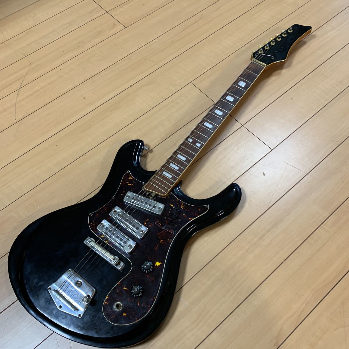 【新作登場，大人気】 メイカー不明 ビザールギター 外観比較的(本体)｜売買されたオークション情報、yahooの商品情報をアーカイブ公開 - オークファン 本体