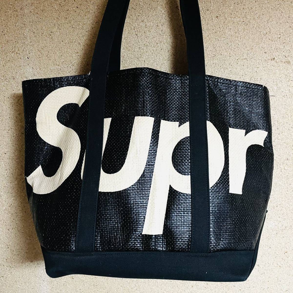 Supreme Raffia Tote Bag Black White 20ss 黒 白 ラフィア トート バッグ ビッグロゴ デカロゴ Supreme Raffia Tote Buy Novelship 0