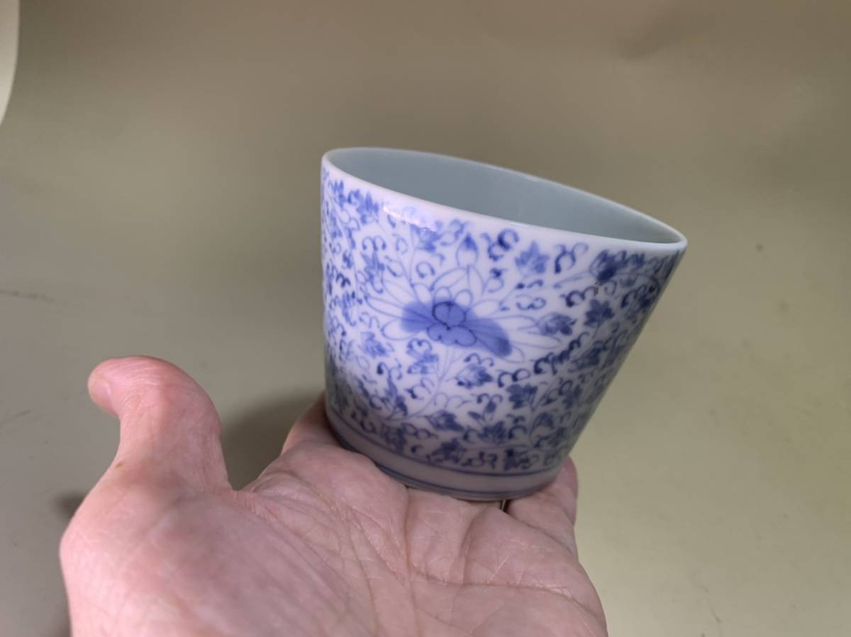 桃凛 古伊万里花唐草文蕎麦猪口｜古美術 古美術 - | 古美術品専門サイト 三樹 染付 0 向付 鉢 微塵唐草文 蕎麦猪口 ◇桔◇古伊万里 蕎麦猪口（大） 格狭間の値段と価格推移は？｜29件の売買データから格狭間の価値が