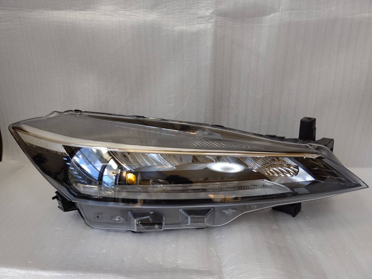日産・キックス（P15型）純正品 右側LEDヘッドライトユニット