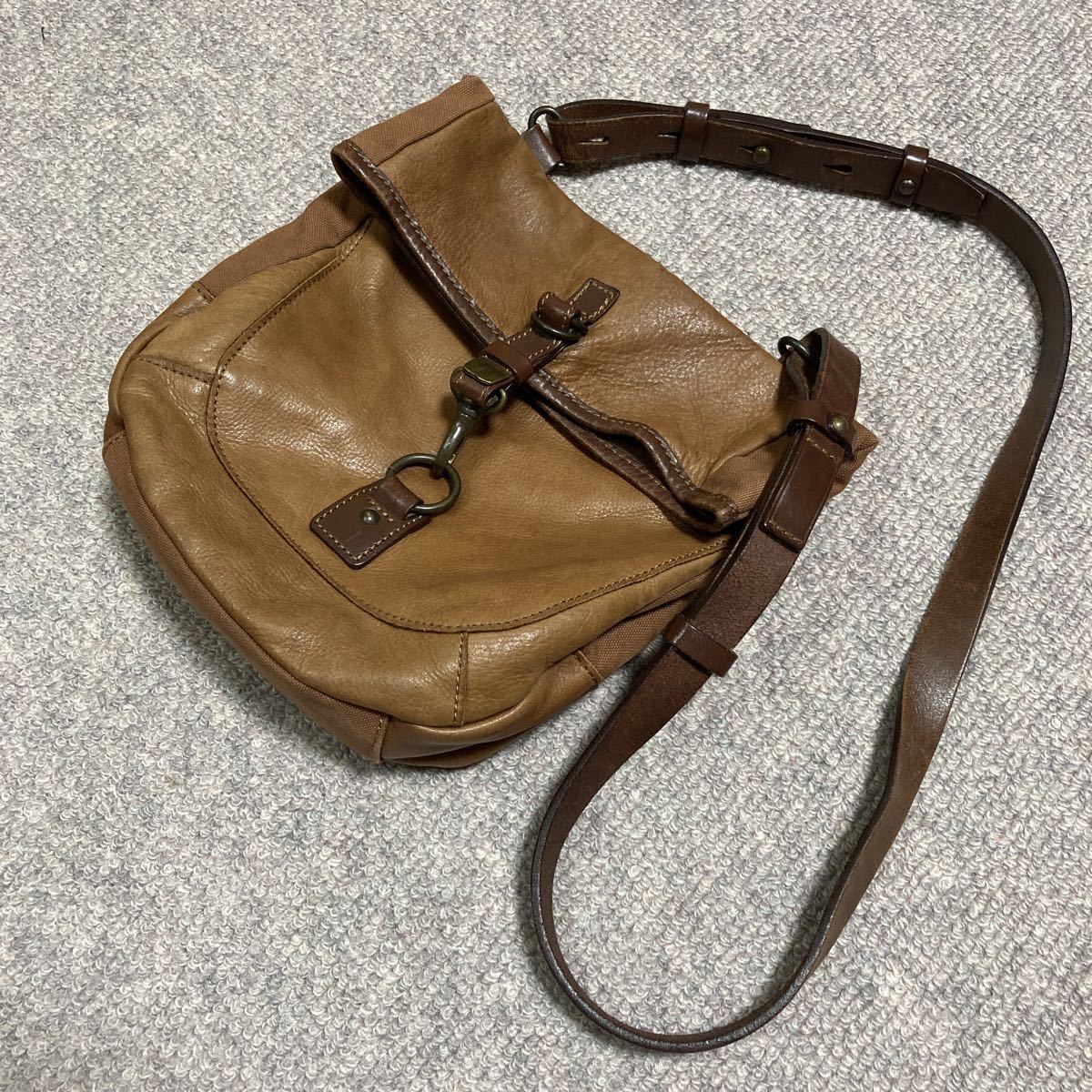 日本製 コモドプラスト C
