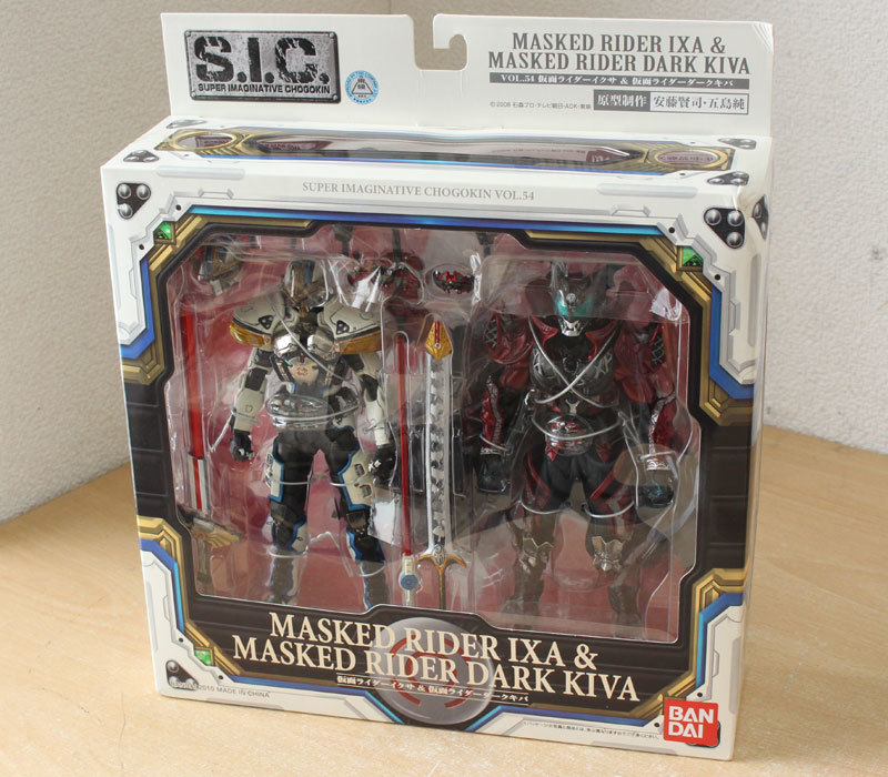 即決・未開封】バンダイ SIC 仮面ライダーイクサ & 仮面ライダー  