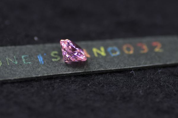 ラボ ピンクダイヤモンド 1ct ラウンドカット 宝石 鉱石 希少 輝き 高