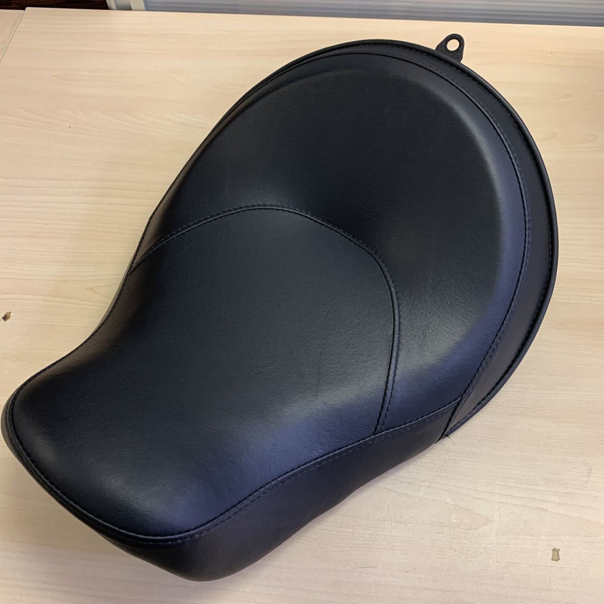中古品】Harley-Davidson 純正シート ソロシート P51475-09A-R 