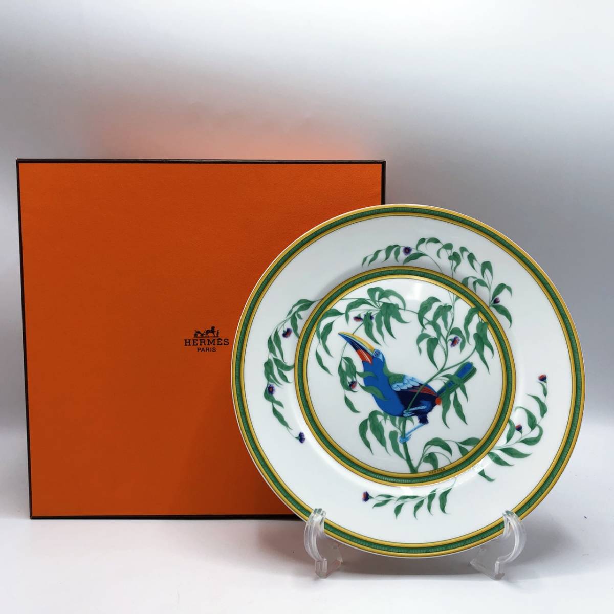 HERMES エルメス TOUCANS トゥカン 皿 プレート 直径 約25.5 HERMES エルメス TOUCANS トゥカン 皿 プレート 直径 約25.5