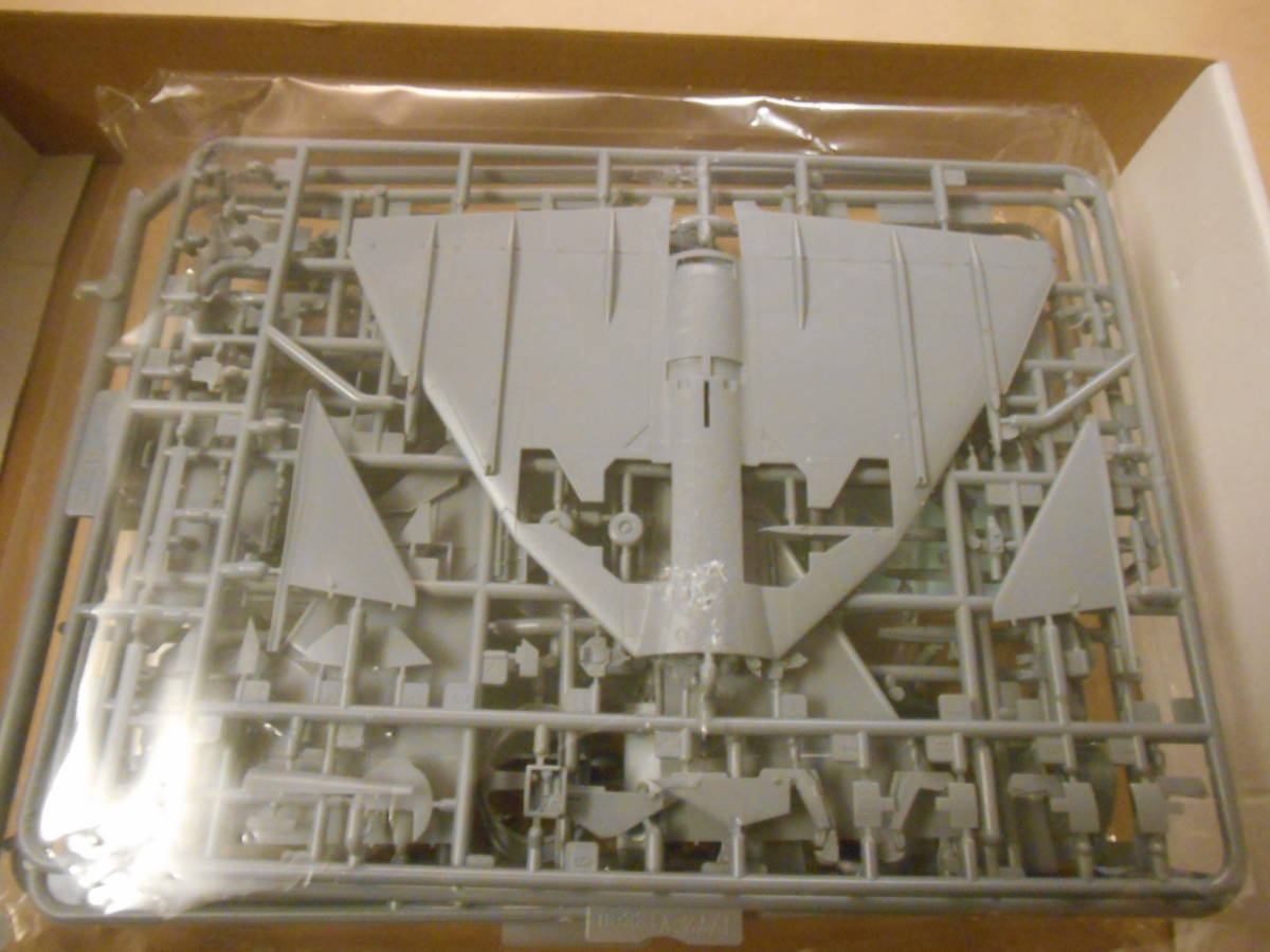 〔全国一律送料500円込〕1/72 スペシャルホビー スウェーデン サーブ AJ-37 戦闘攻撃機