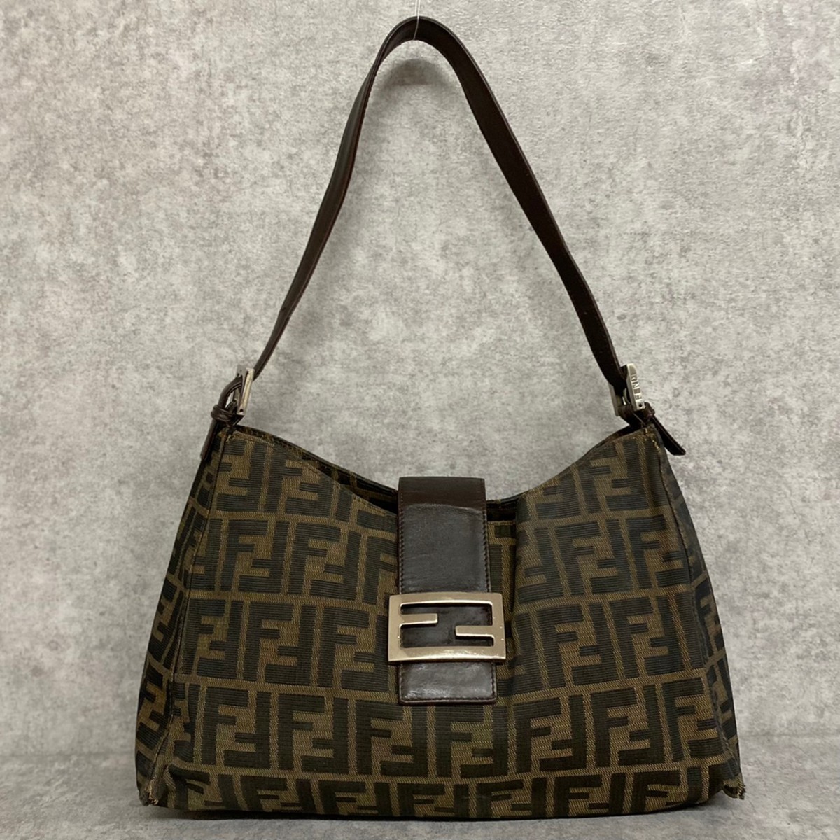 1円 美品 FENDI フェンディ ズッカ FF柄 マンマバケット ロゴ 金具 