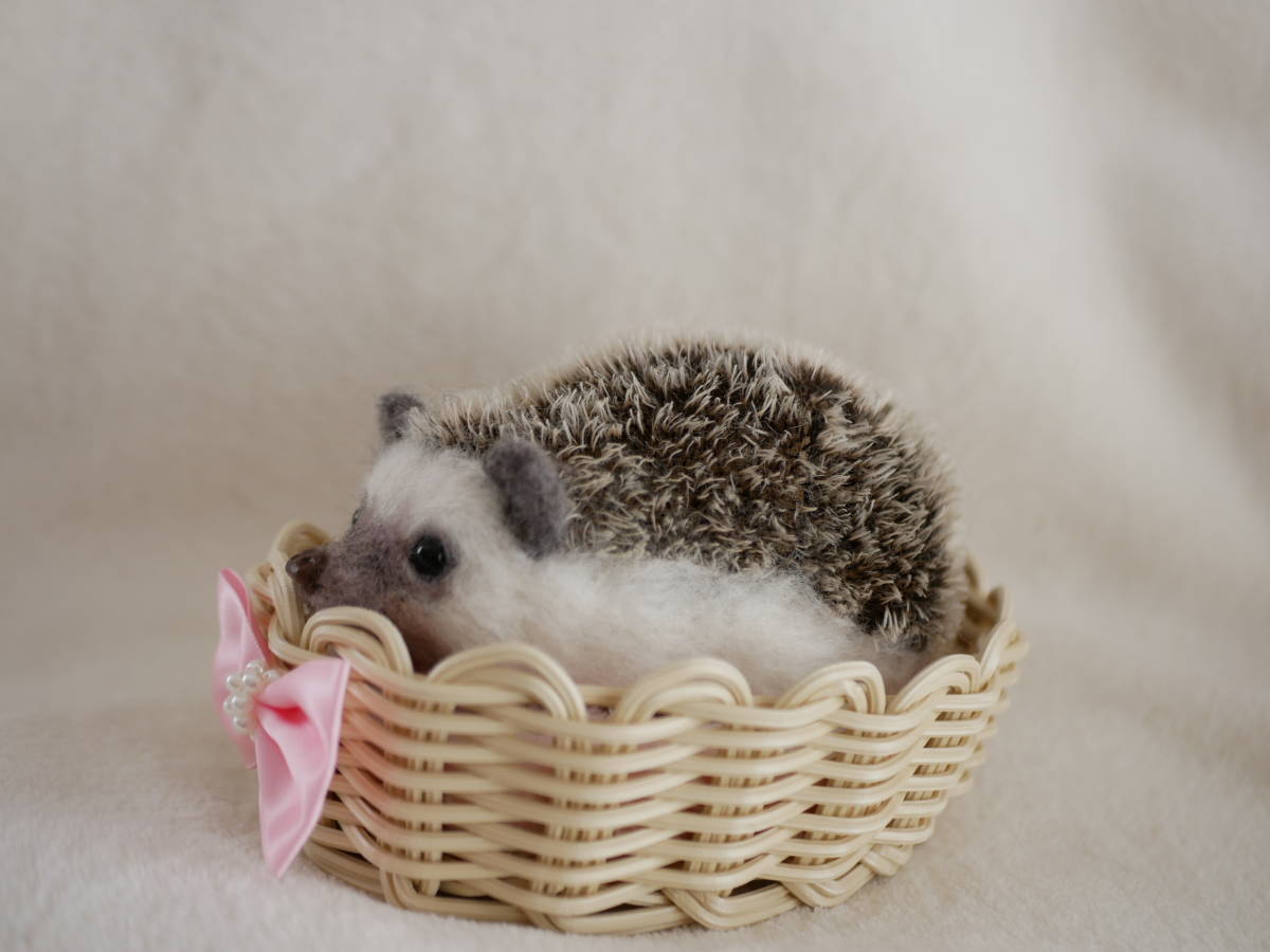 羊毛フェルト ハンドメイド ハリネズミ はりねずみ マスコット カゴ