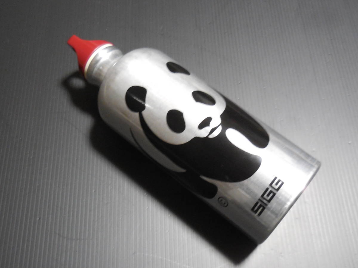 限定品】シグ(SIGG) WWFコラボ SWISS MADE SIGGボトル 0.6Lアウトドア