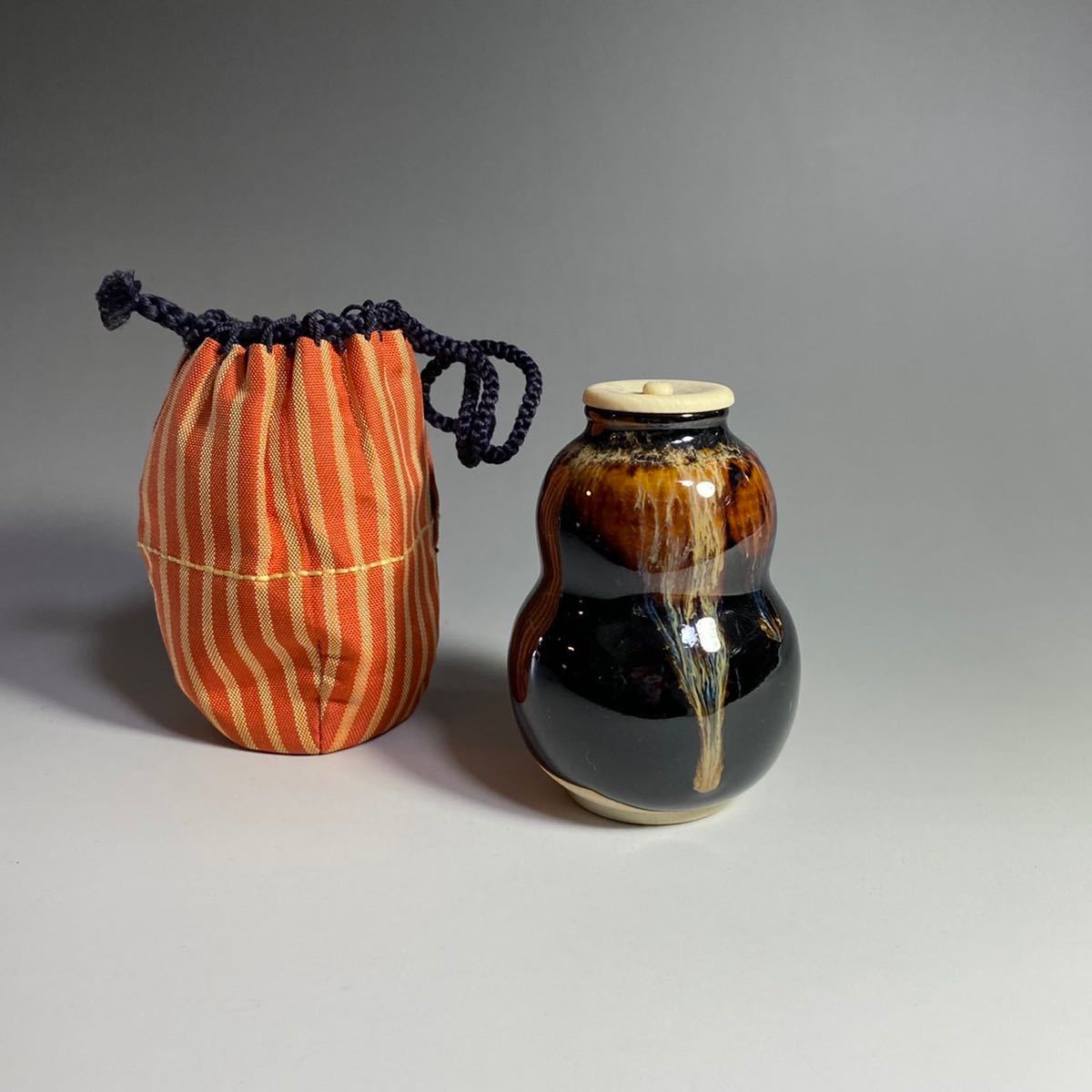 瓢形茶入 桶谷定一作 仕覆・共箱 茶道具 桶谷定一作 茶入 仕覆付 共箱洛谷定一作 瓢形茶入 瀬戸焼