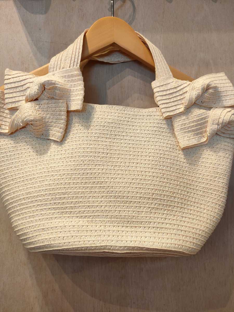 Afternoontea Wardrobe アフタヌーンティー ワードローブ かごバッグ トートバッグ ホワイト系 レディース Tr22 トート バッグ 売買されたオークション情報 Yahooの商品情報をアーカイブ公開 オークファン Aucfan Com