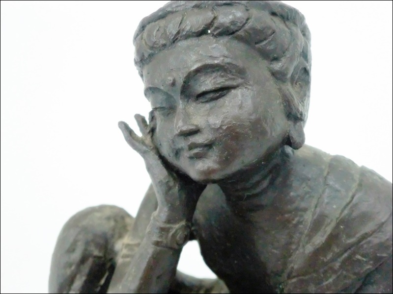20 106-470040-19 [S] 彫刻家 友沢正彦 ブロンズ像 仏教 やすらぎ 在銘