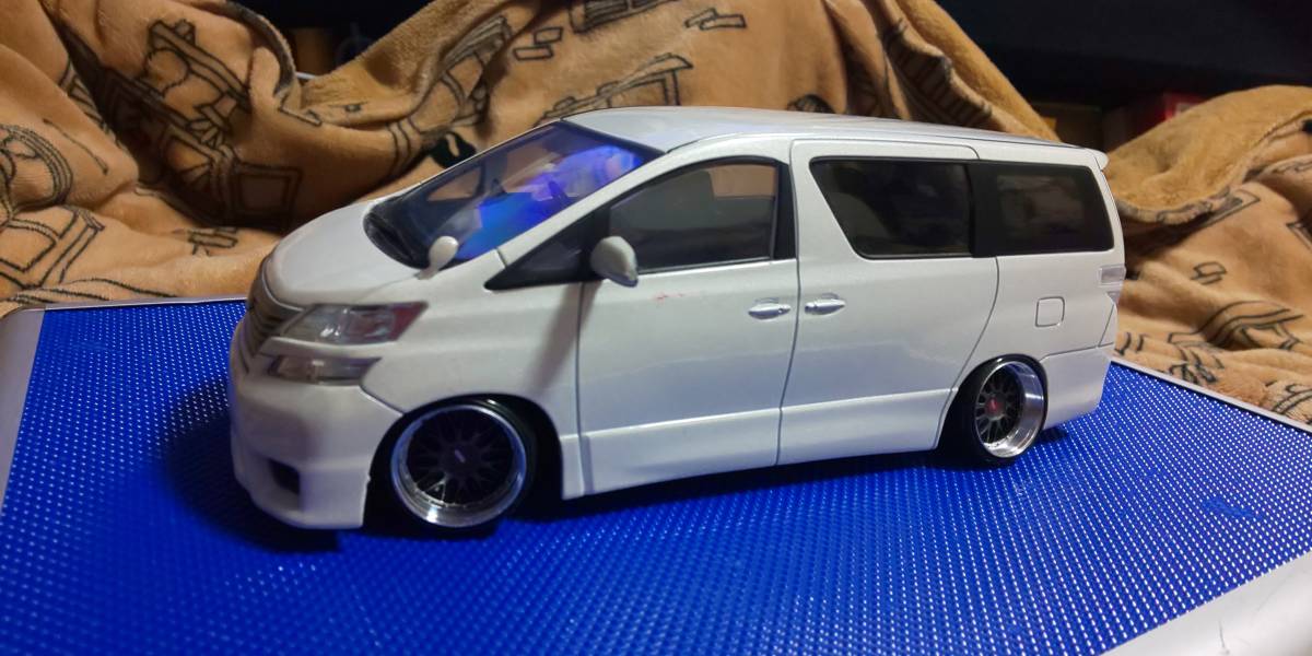 1/24 トヨタ ヴェルファイア カラーサンプル ミニカー ホワイトパール 1/24 トヨタ ヴェルファイア カラーサンプル ミニカー ホワイトパール