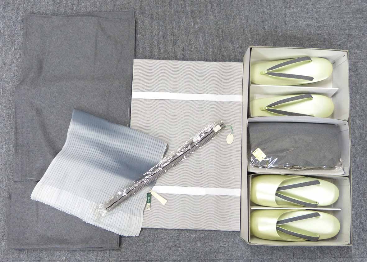 驚きの破格値，SALE 保管品 趣味の呉服おくの 別染一ッ紋白黒鮫小紋 袷 法事用 準式服 帯/帯締め/草履/バッグなど 7点セット 仕立て済み(仕立て上がり)｜売買されたオークション情報、yahooの商品情報をアーカイ 仕立て上がり