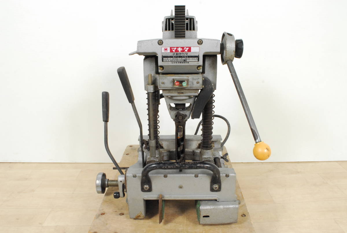8265 makita マキタ 手動カクノミ 7302 角のみ 愛知県岡崎市 直接引取  