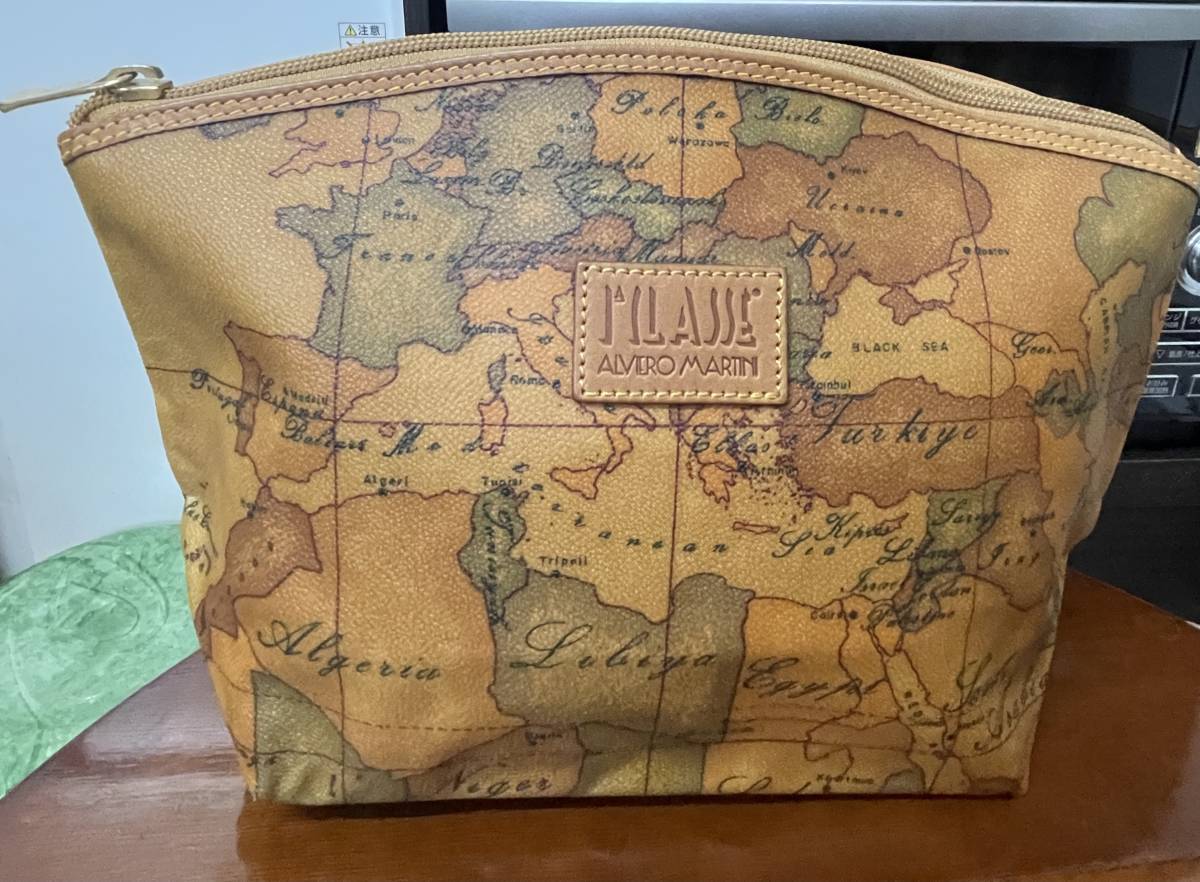 新品未使用 ALVIERO MARTINI 地図柄 ボディバッグ プリマクラッセ 新品未使用 ALVIERO MARTINI 地図柄 ボディバッグ プリマクラッセ
